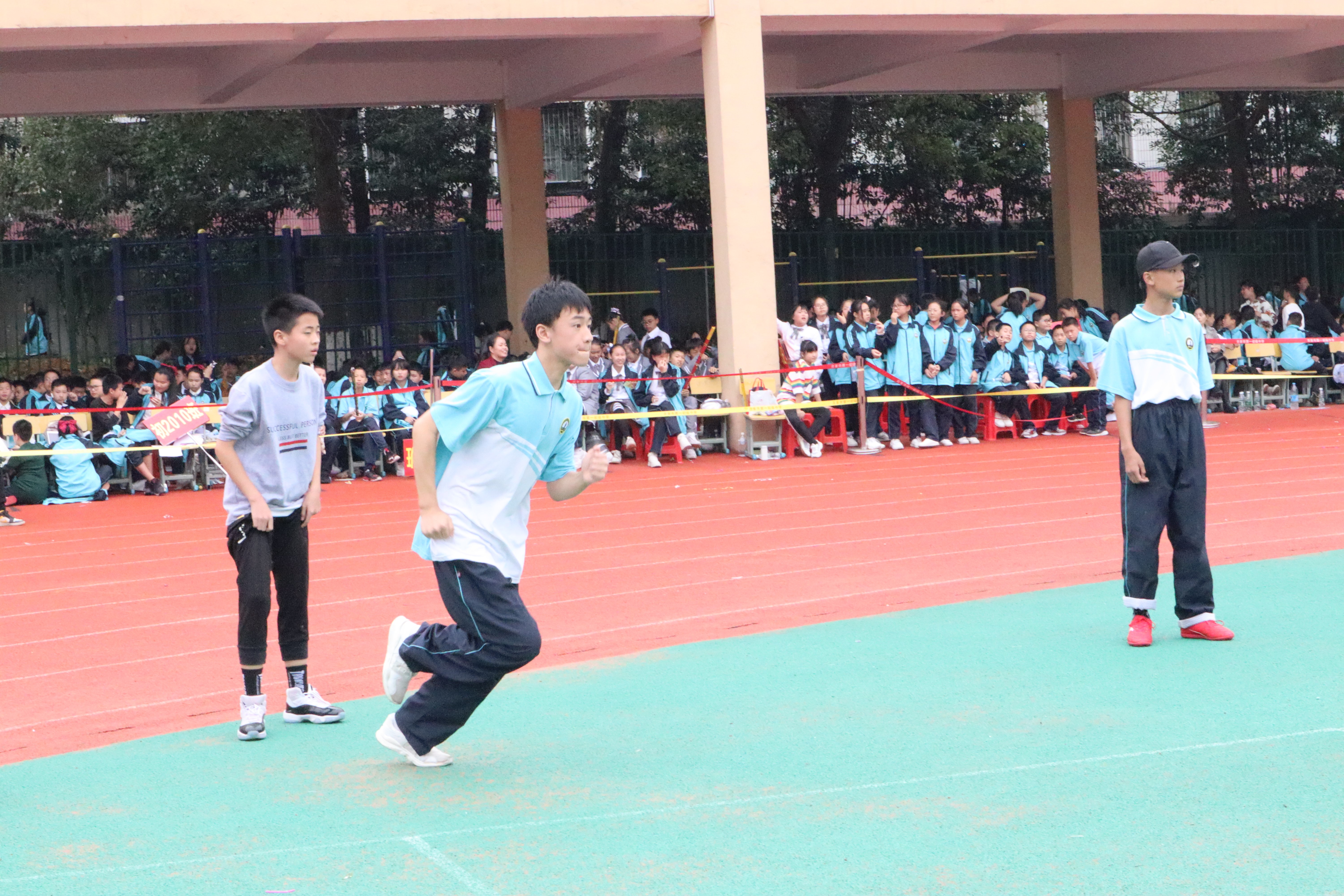 【图文】我院吉首市一中实习队为校运会助力-吉首大学文学与新闻传播