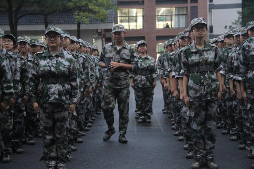 图为 军姿训练