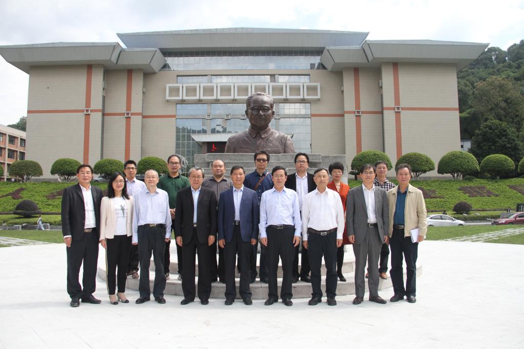图为 会后合影