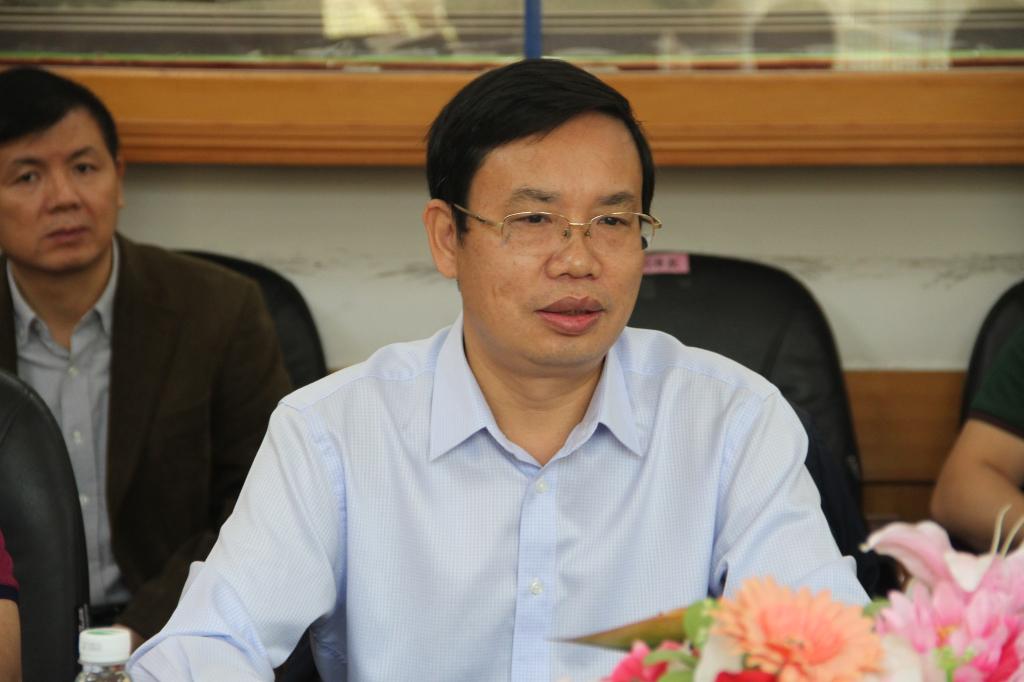 图为 黄昕发言