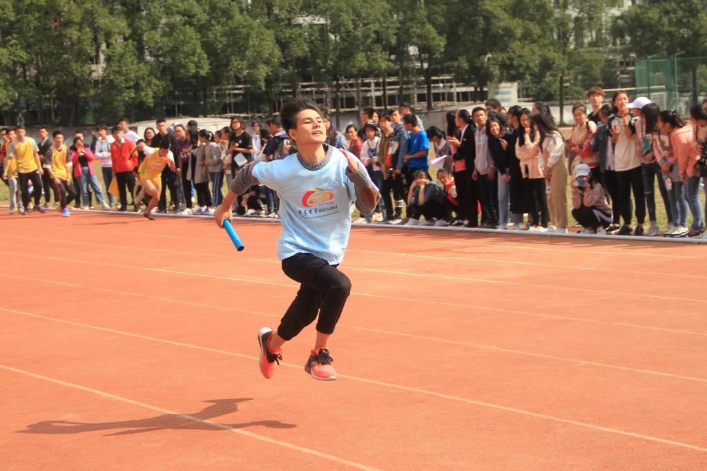 图为 10*50米接力赛现场