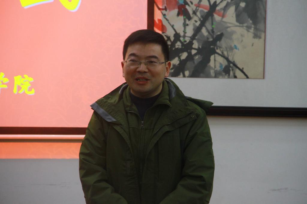 图为我院2000级校友代表潘波作发言(韦慧明 摄)