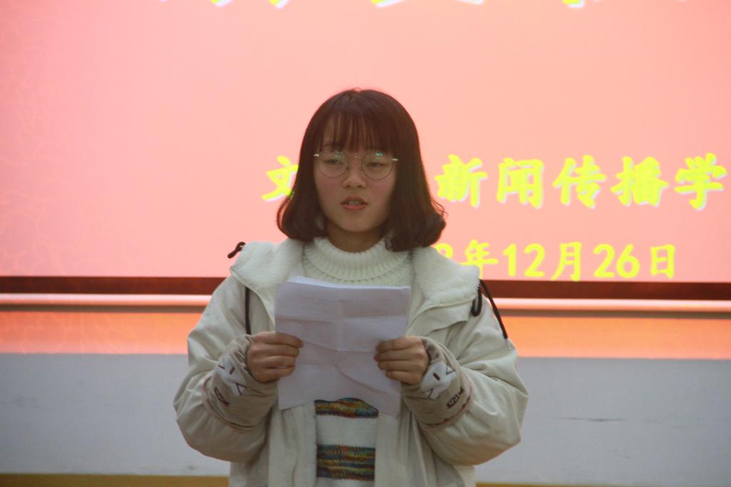 图为此次获奖者钱小艳发表获奖感言(韦慧明 摄)