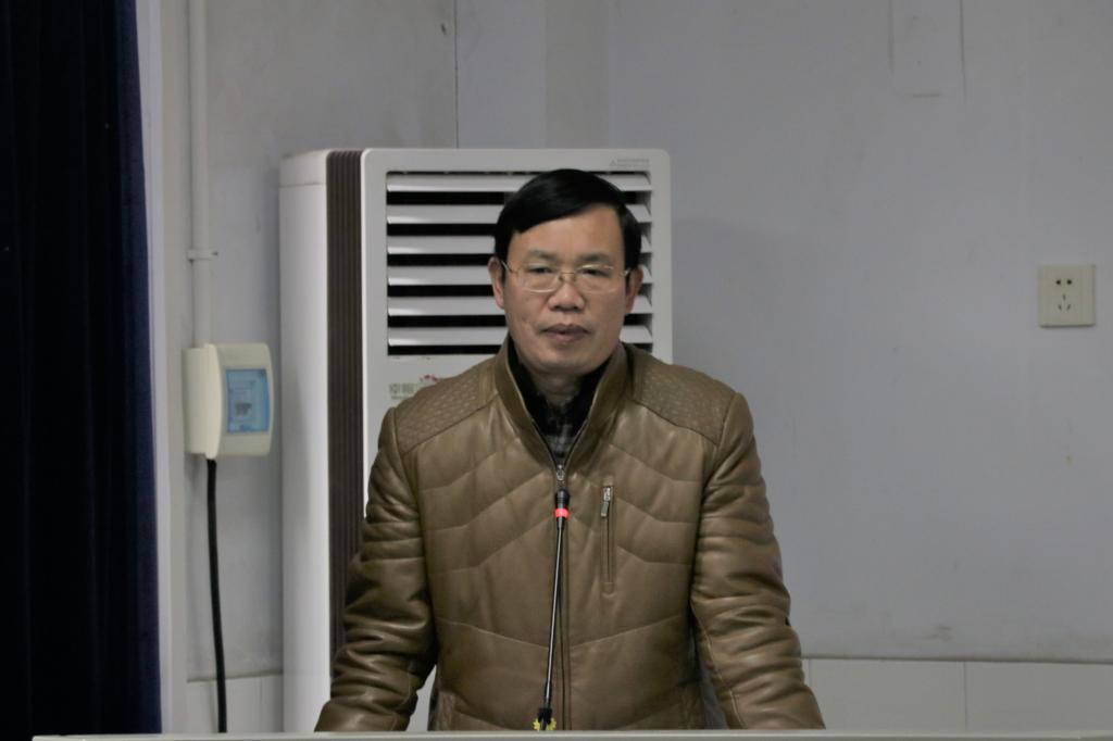 图为 黄昕讲话