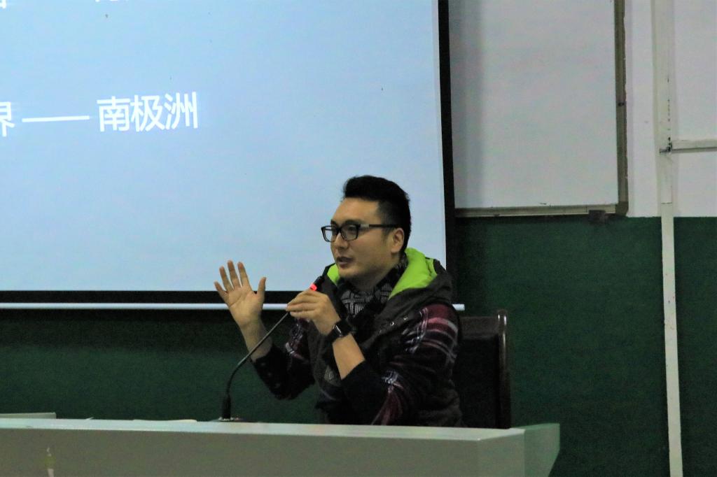 图为 闫凌分享(熊嫦琳 摄)