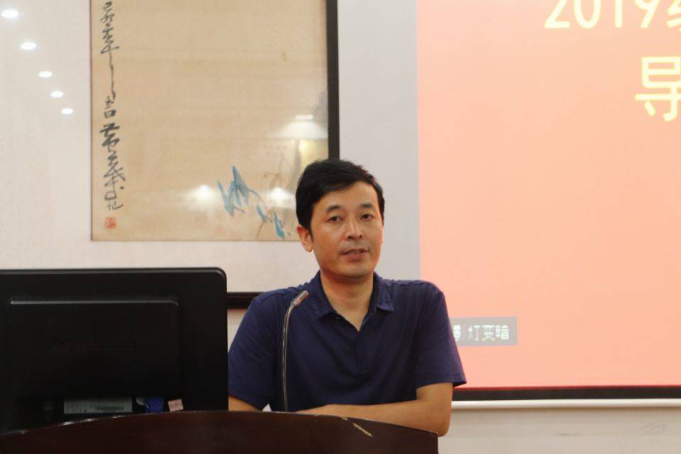 图为 杨龙斌发言 吕嘉欣摄