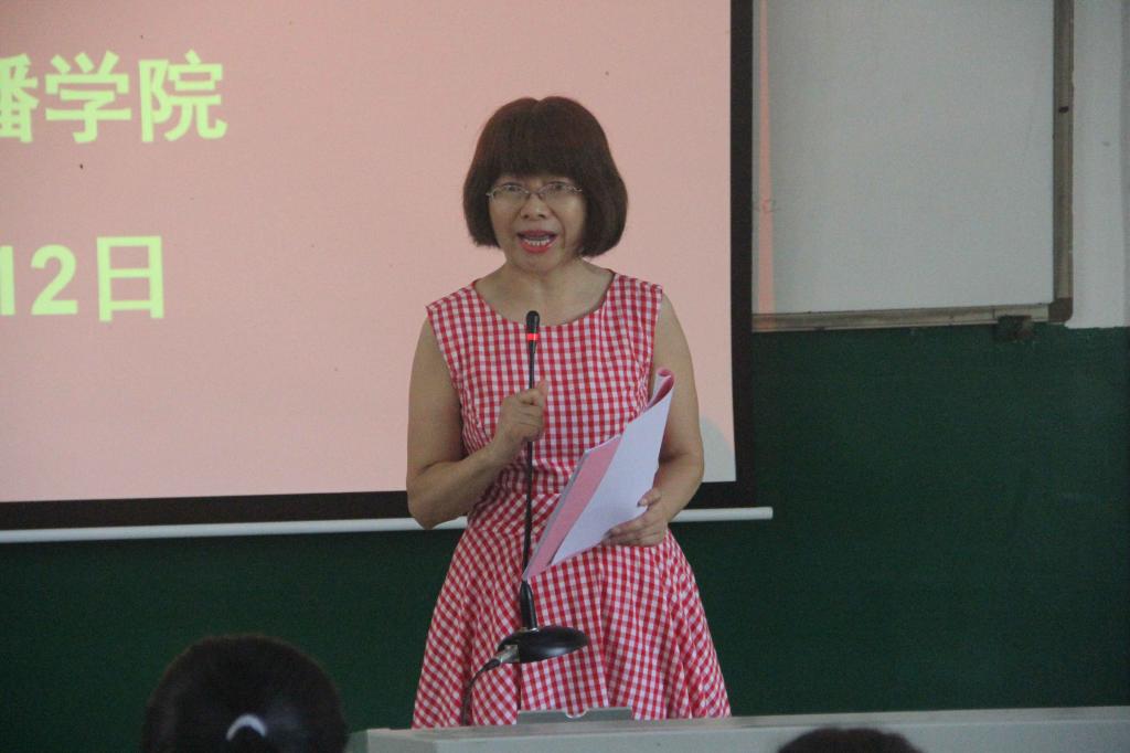 图为 张利玲发言(张意 摄)