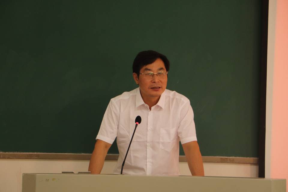 图为 罗惠缙讲话(何小芳 摄)