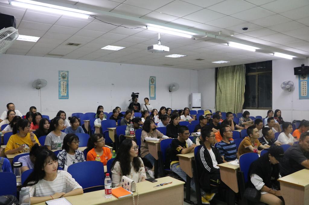 图为见面会现场全景 邓格摄