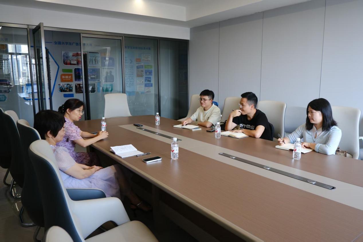 学院召开新进专任教师座谈会